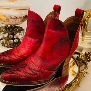 Nocona Women's Micki Scarlet Snip Toe Western Boots